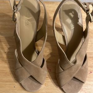 Micheal Kors Becky Suede Crisscross Sandal Size 7m
